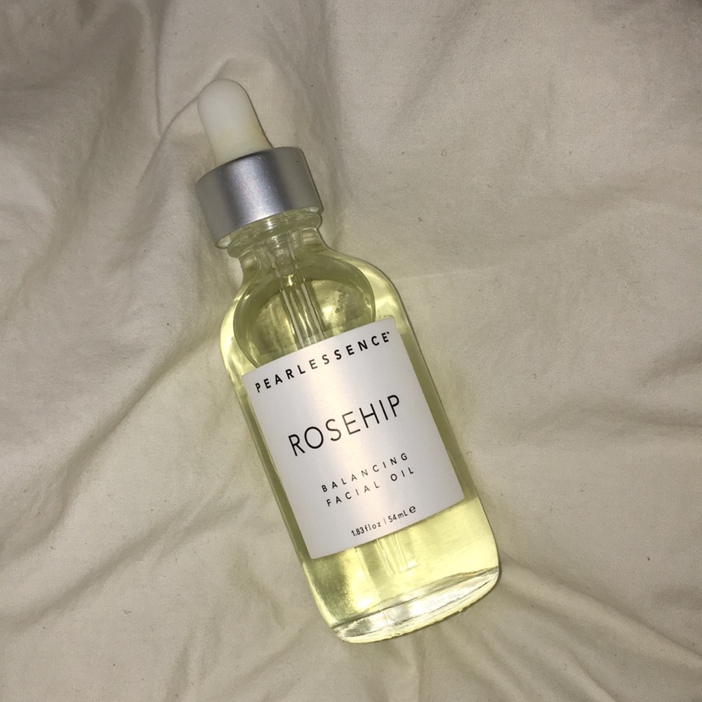 Pearlessence Rosehip Balancing Facial Oil